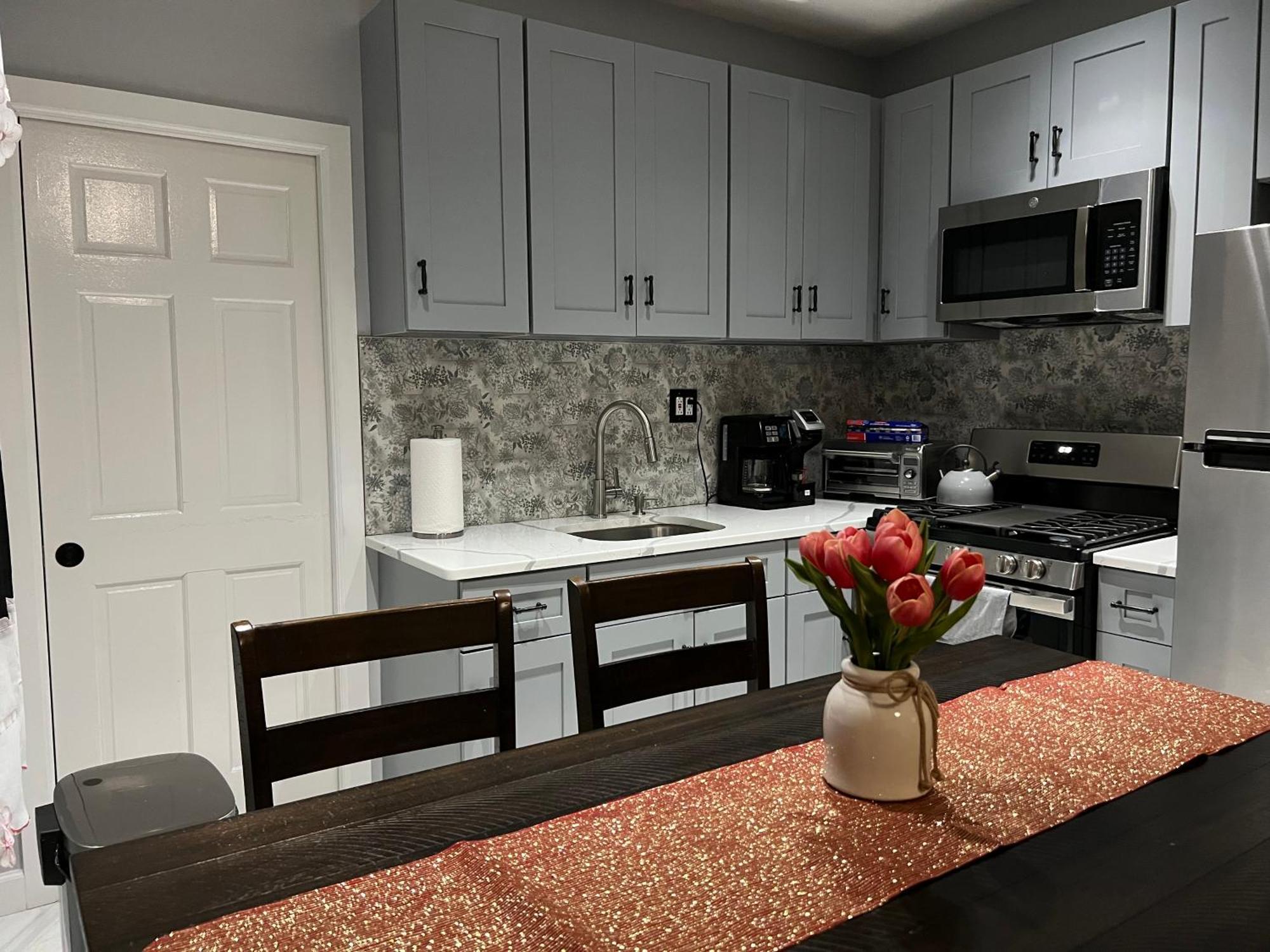 3 Bedrooms In 2nd Floor Modern Brooklyn Home, Close To J Train Gasthuis New York